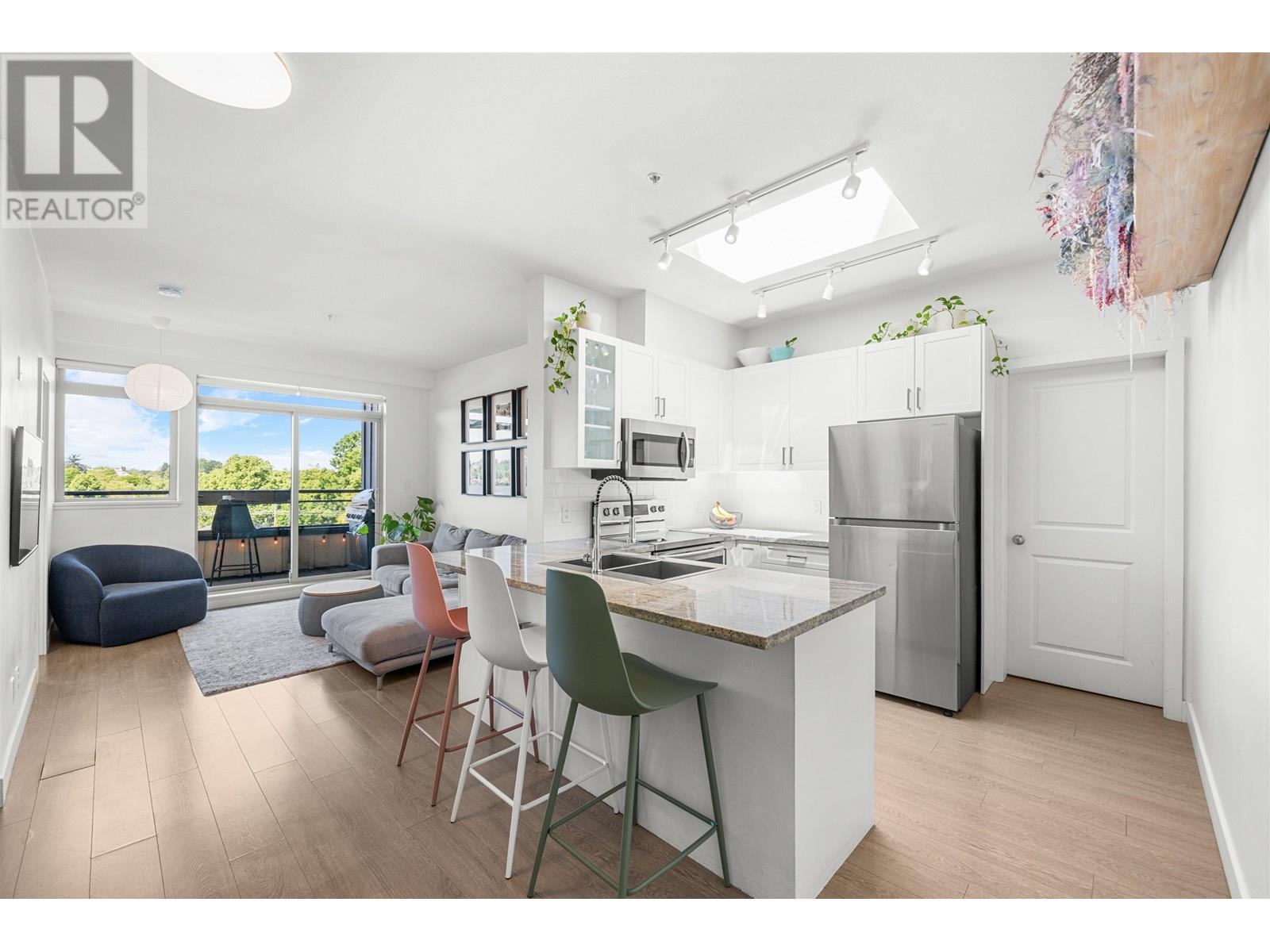 PH15 688 E 17TH AVENUE|Vancouver, British Columbia V5V0A8