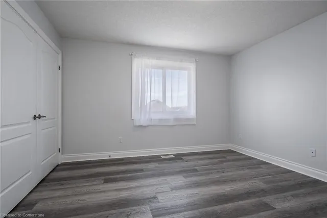 Additional image 27 of 35 Yarrow Crt