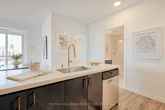 Additional image 18 of 25 Cole St Unit 1201