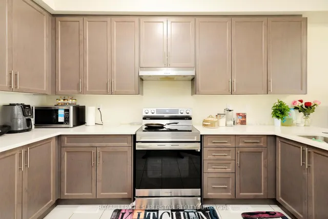 Additional image 29 of 94 Donald Ficht Cres