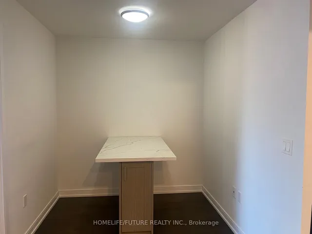 Additional image 3 of 225 Village Green Sq Unit 204