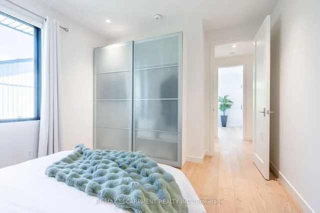 Additional image 21 of 114 Overdale Ave