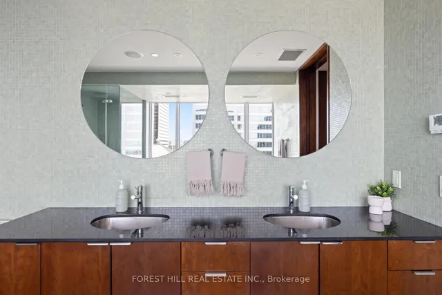 Additional image 17 of 1 King St Unit #4307