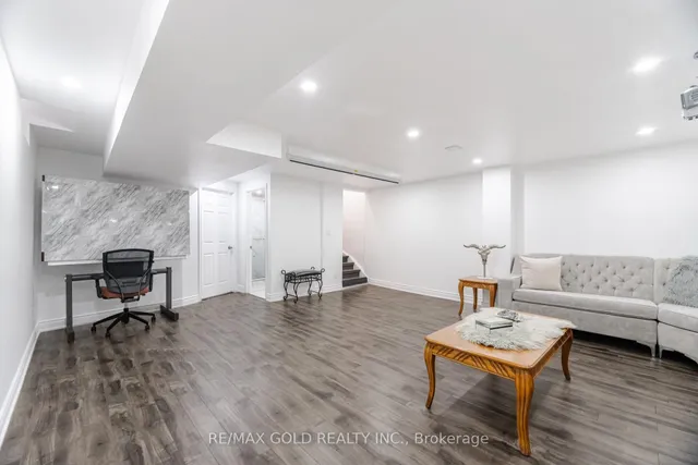 Additional image 20 of 29 Skylar Circ