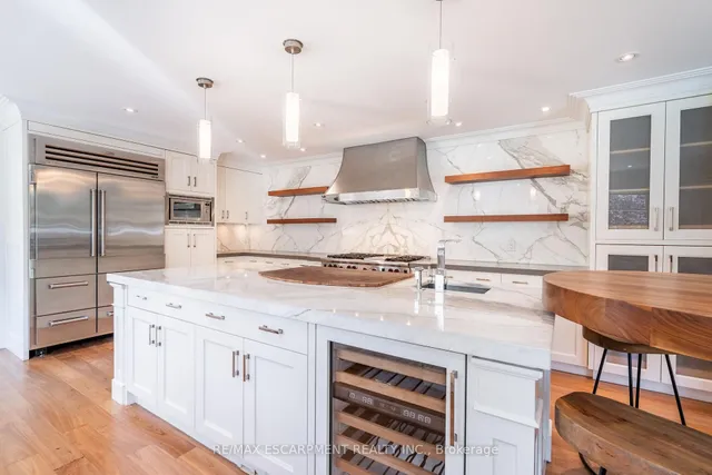 Additional image 13 of 3045 Lakeshore Rd