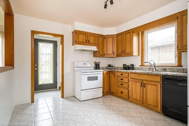 Additional image 25 of 424 Cochrane Rd