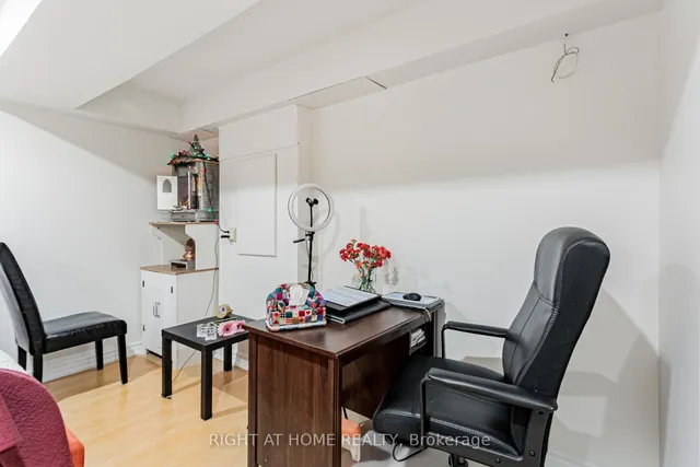 Additional image 11 of 5223 Fairford Cres Unit 67