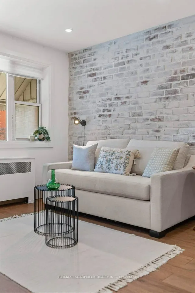 Additional image 24 of 137 Emerald St Unit 5