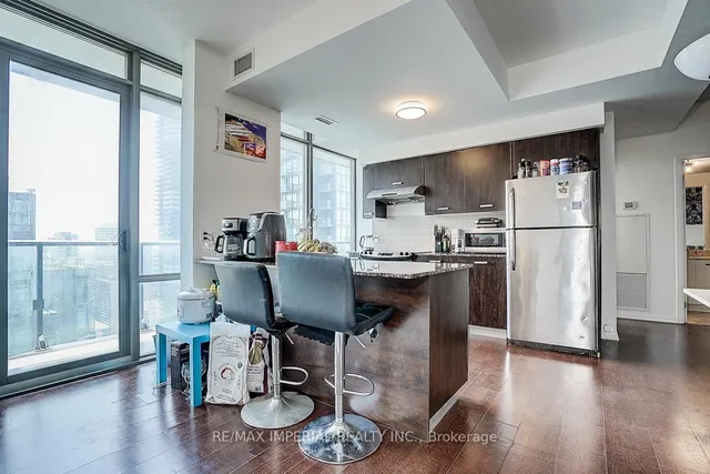 Additional image 16 of 832 Bay St Unit 3405