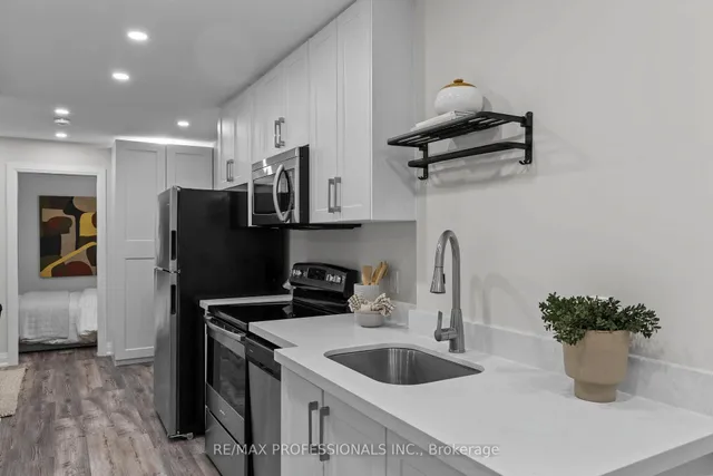 Additional image 44 of 37 West Lynn Ave