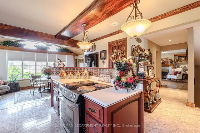 Additional image 18 of 136 Country Club Dr