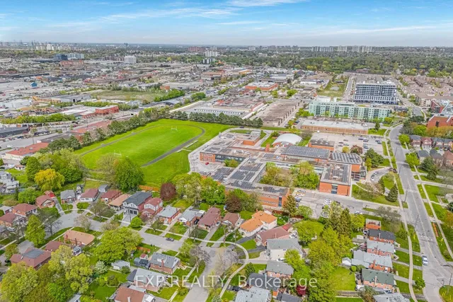 Additional image 44 of 16 Camilla Cres