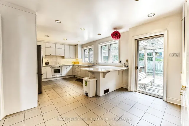 Additional image 14 of 3 Shady Oaks Cres