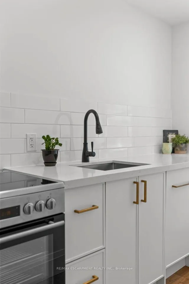 Additional image 27 of 137 Emerald St Unit 5