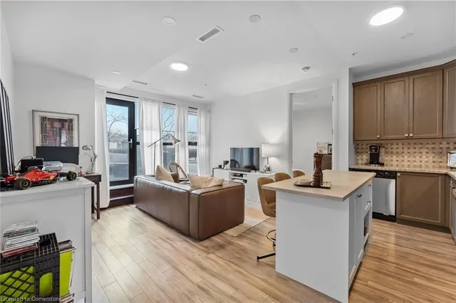 Additional image 10 of 118 King St Unit 415