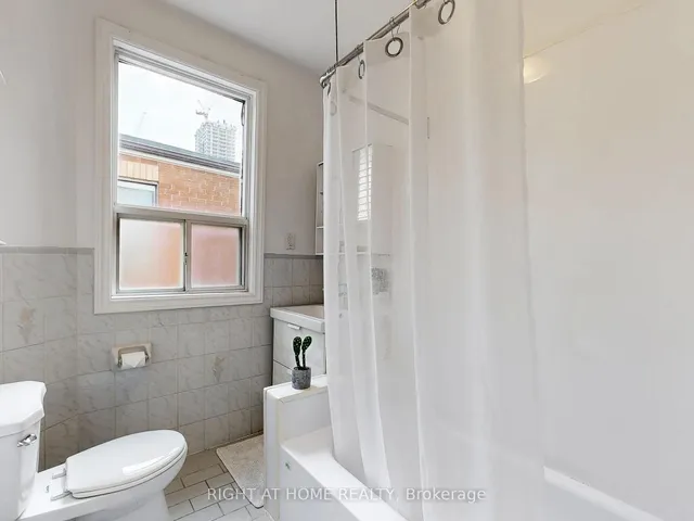 Additional image 25 of 1072 Dufferin St