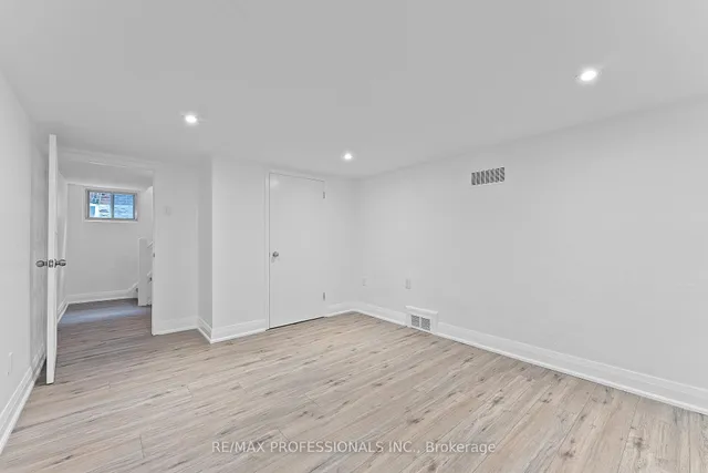 Additional image 48 of 875 Royal York Rd