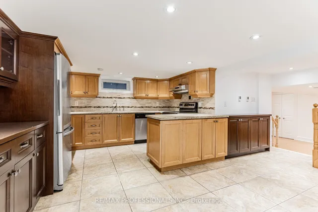 Additional image 21 of 999 Dufferin St