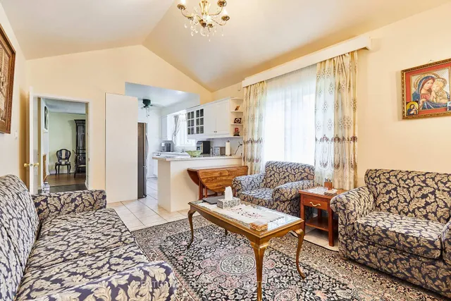 Additional image 19 of 40 Farmview Cres