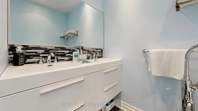 Additional image 34 of 35 Regal Rd