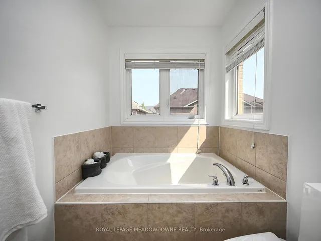 Additional image 29 of 906 Oasis Dr