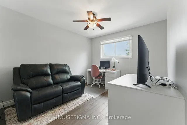 Additional image 39 of 770 Applewood Cres