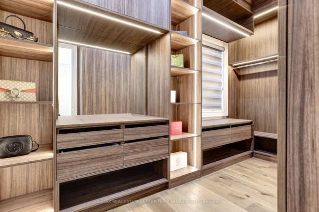 Additional image 32 of 7548 Sixth Line