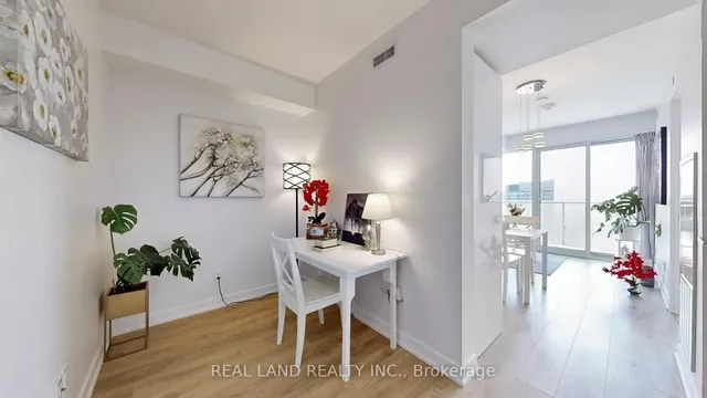 Additional image 32 of 501 Yonge St Unit 4901