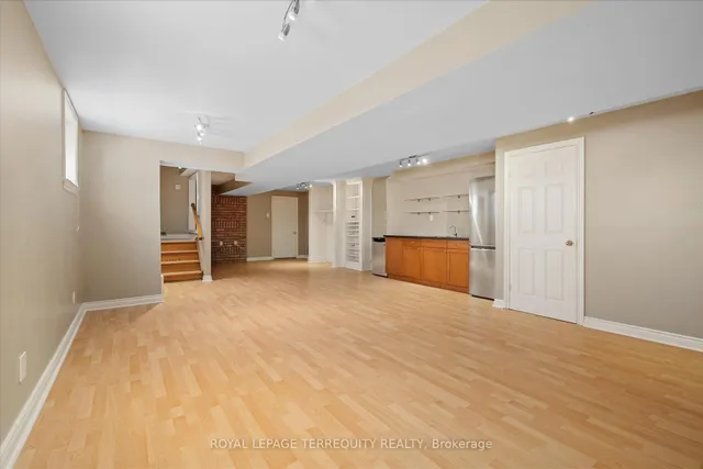 Additional image 32 of 384 Winnett Ave