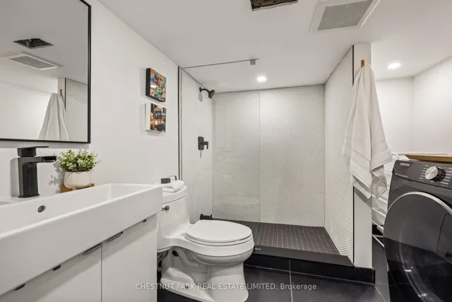 Additional image 36 of 161 Queensdale Ave