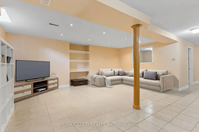 Additional image 40 of 58 Hall Cres