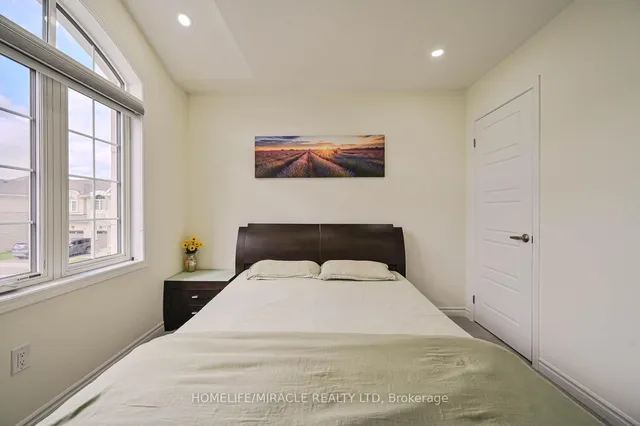 Additional image 37 of 896 Sumac Cres