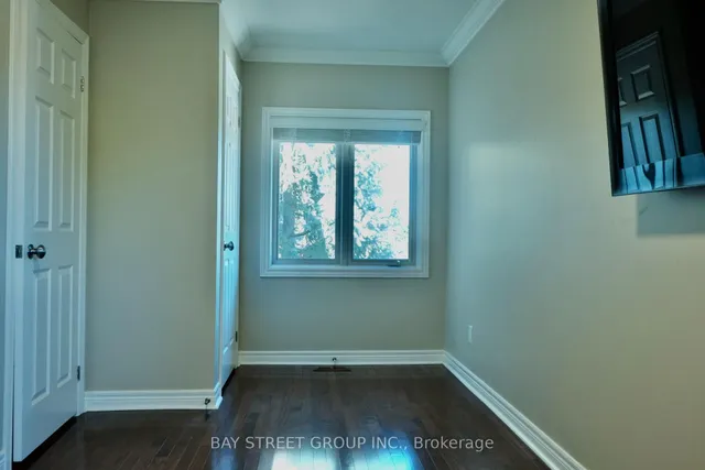 Additional image 28 of 385 Ambleside Dr