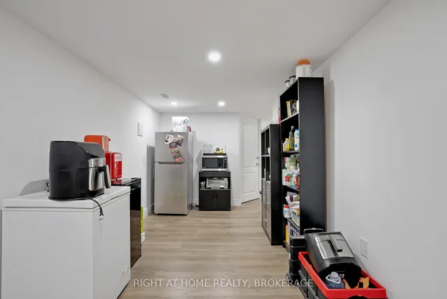 Additional image 44 of 19 Robarts Dr