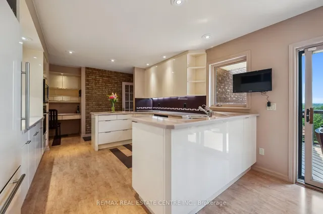 Additional image 24 of 211 Edgehill Dr