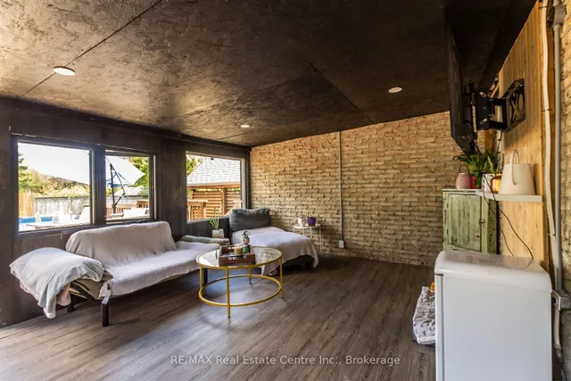 Additional image 28 of 44 Oakhurst Cres