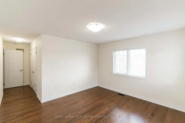 Additional image 36 of 974 Penson Cres