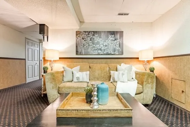 Additional image 31 of 690 Robertson Cres