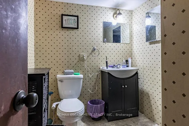 Additional image 34 of 14 Danbury St