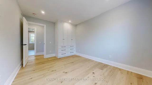 Additional image 32 of 45 Boyce Ave