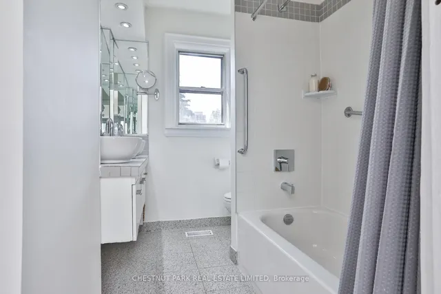 Additional image 21 of 241 Erskine Ave