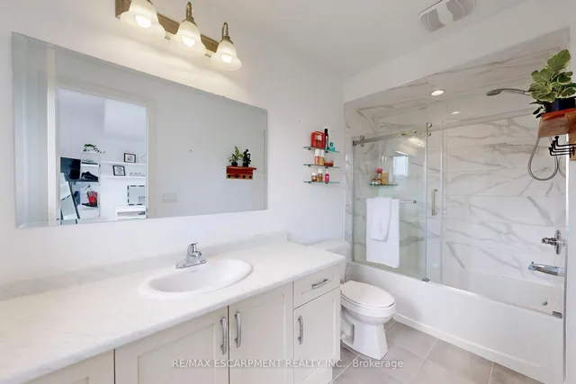 Additional image 26 of 31 Robarts Dr