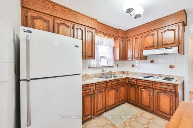 Additional image 11 of 68 Algoma St