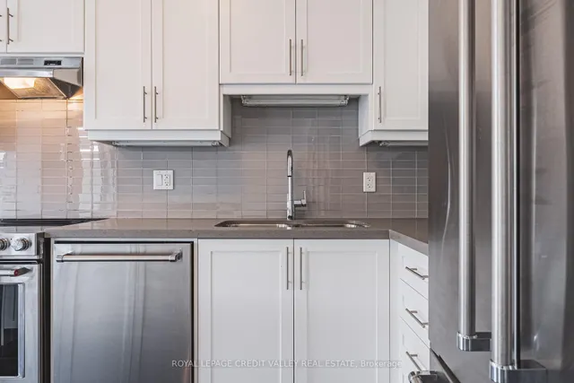 Additional image 12 of 256 Royal York Rd Unit 116