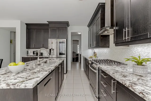 Additional image 17 of 29 Ezra Cres