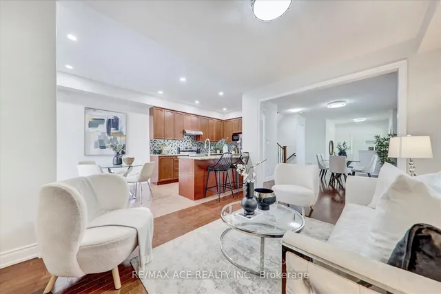 Additional image 16 of 1 Goldthread Terr