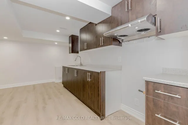 Additional image 31 of 16 Polygon Crt