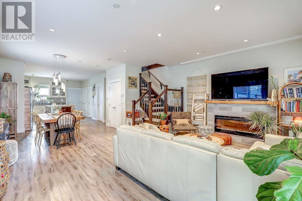 5606 RHODES STREET|Vancouver, British Columbia V5R3N9