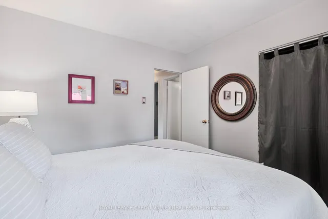 Additional image 20 of 24 Ladore Dr