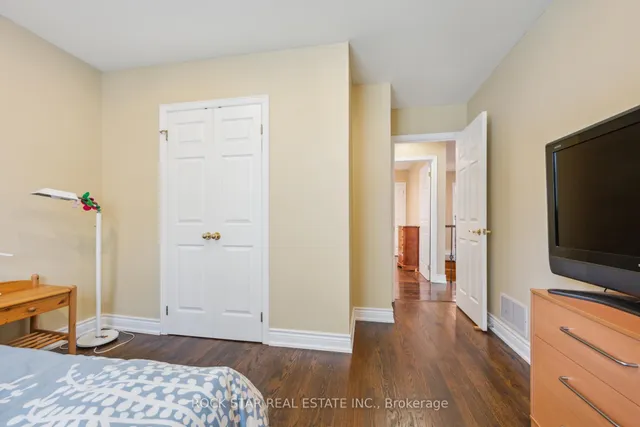 Additional image 28 of 22 Fairmeadow Ave